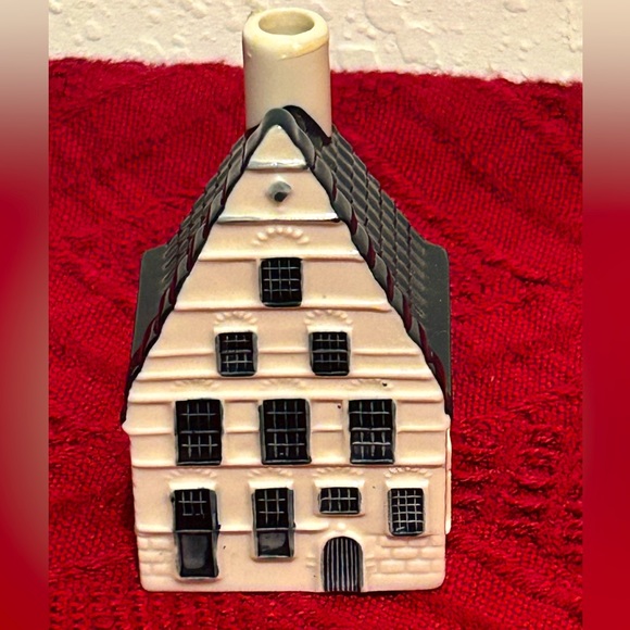 KLM by Bols Amsterdam Blue Delft porcelain house! - Picture 1 of 6